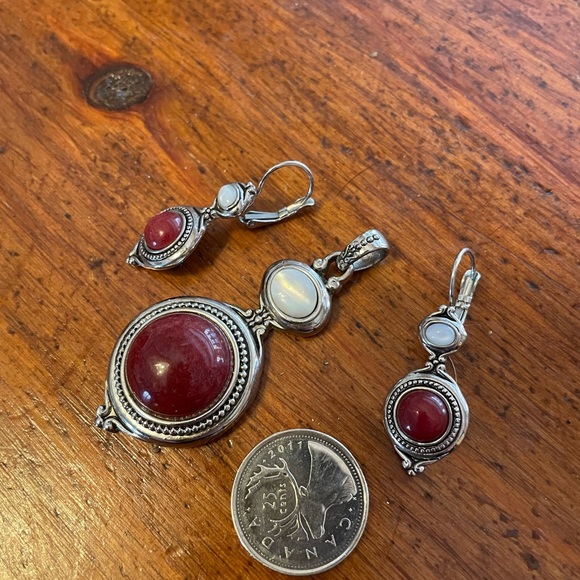 Lia Sophia pendant and earring set - Picture 3 of 4